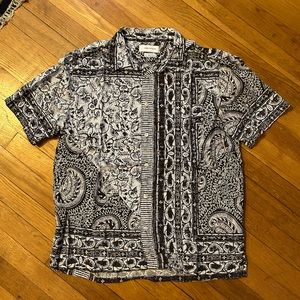 Urban Outfitters men’s Hawaiian print shirt
